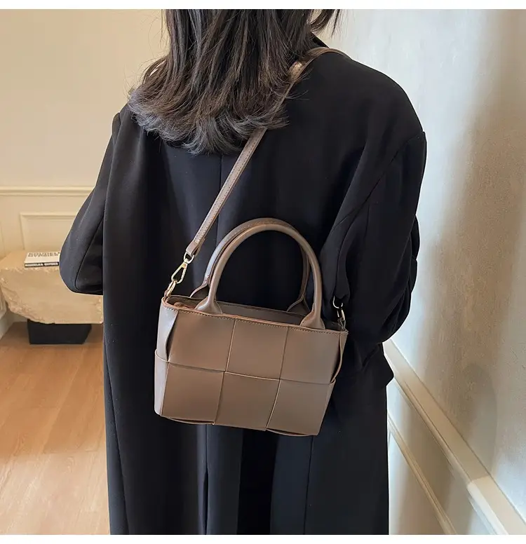 Black Woven Retro Handheld Bucket Bag for Women — feature 33