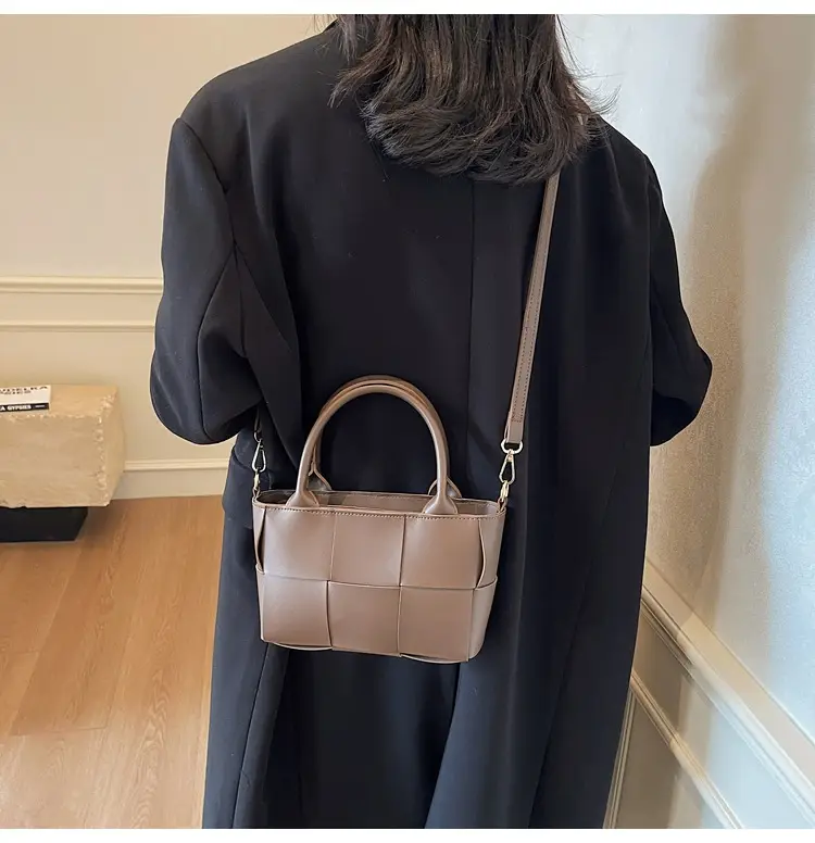 Black Woven Retro Handheld Bucket Bag for Women — feature 34
