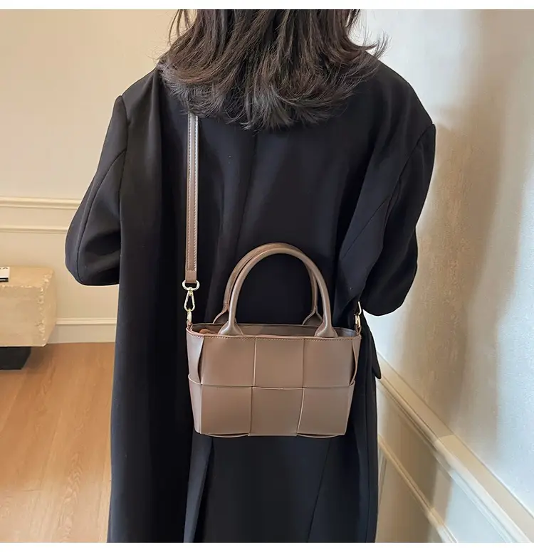 Black Woven Retro Handheld Bucket Bag for Women — feature 35