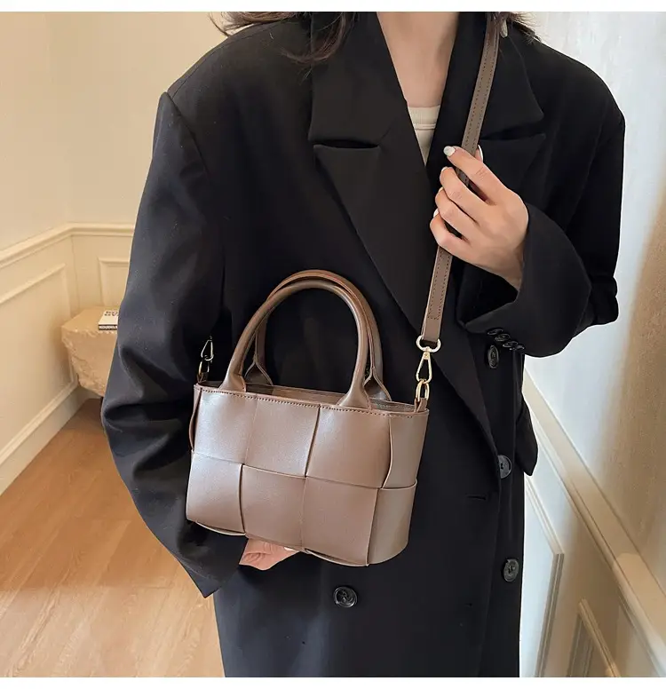 Black Woven Retro Handheld Bucket Bag for Women — feature 36