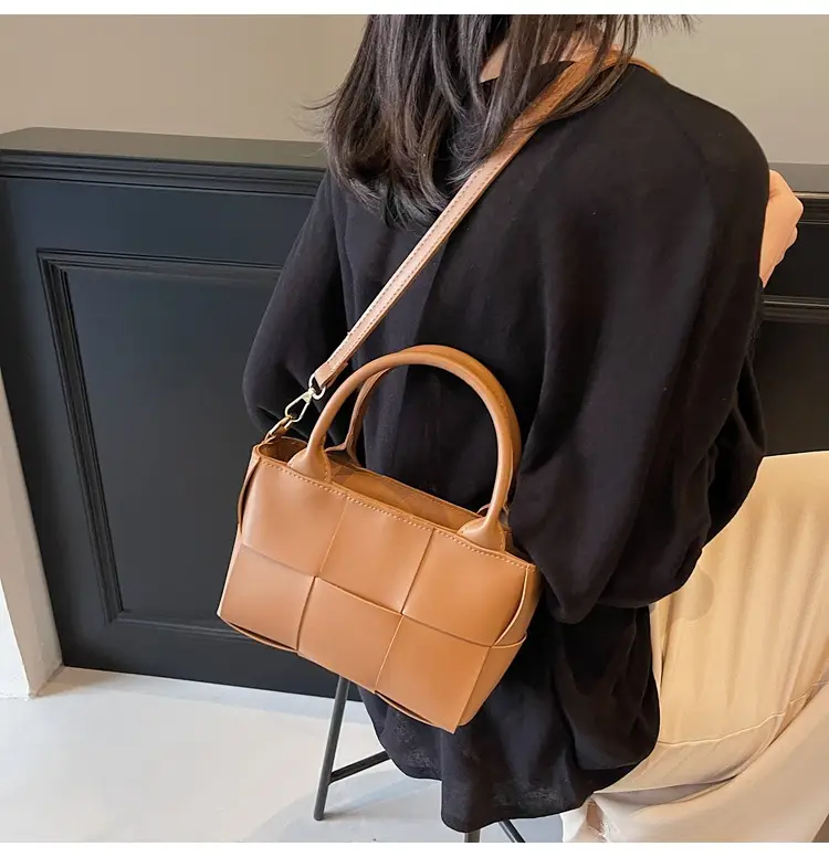 Black Woven Retro Handheld Bucket Bag for Women — feature 37