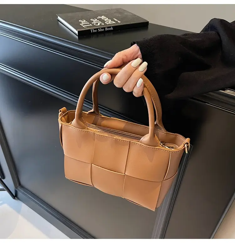 Black Woven Retro Handheld Bucket Bag for Women — feature 39
