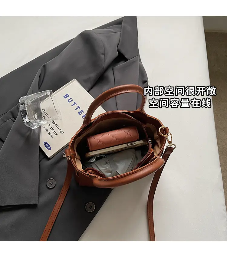 Black Woven Retro Handheld Bucket Bag for Women — feature 4