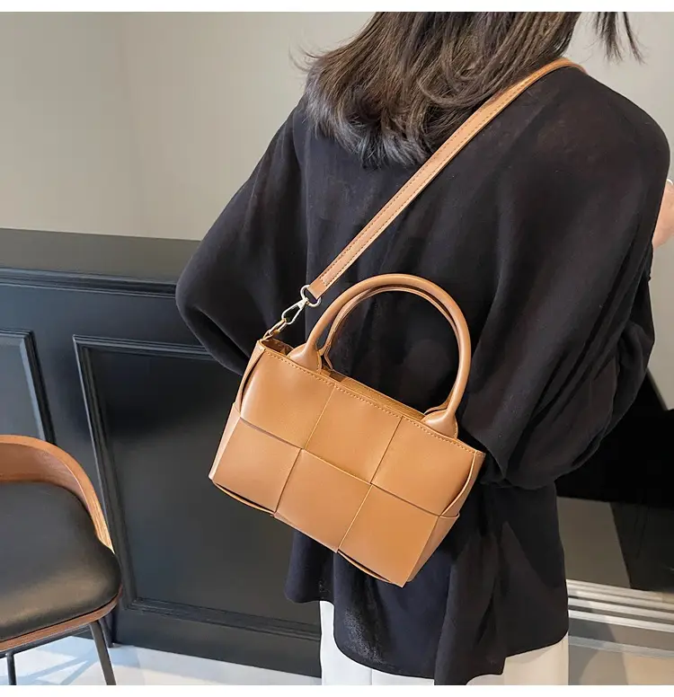 Black Woven Retro Handheld Bucket Bag for Women — feature 40