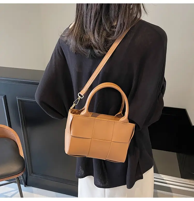 Black Woven Retro Handheld Bucket Bag for Women — feature 42