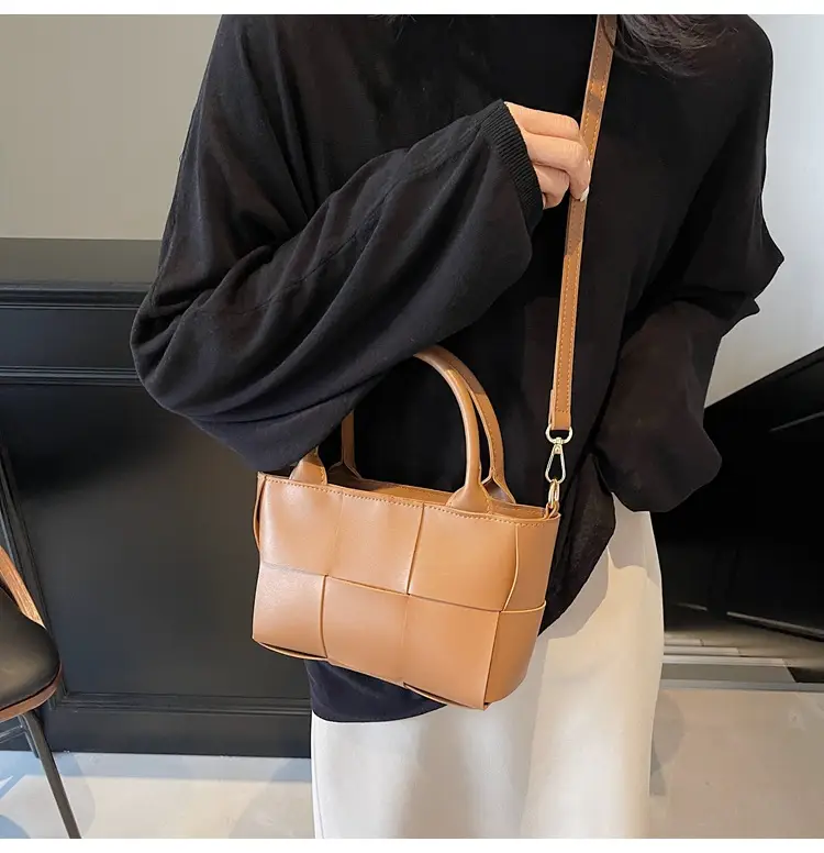 Black Woven Retro Handheld Bucket Bag for Women — feature 43