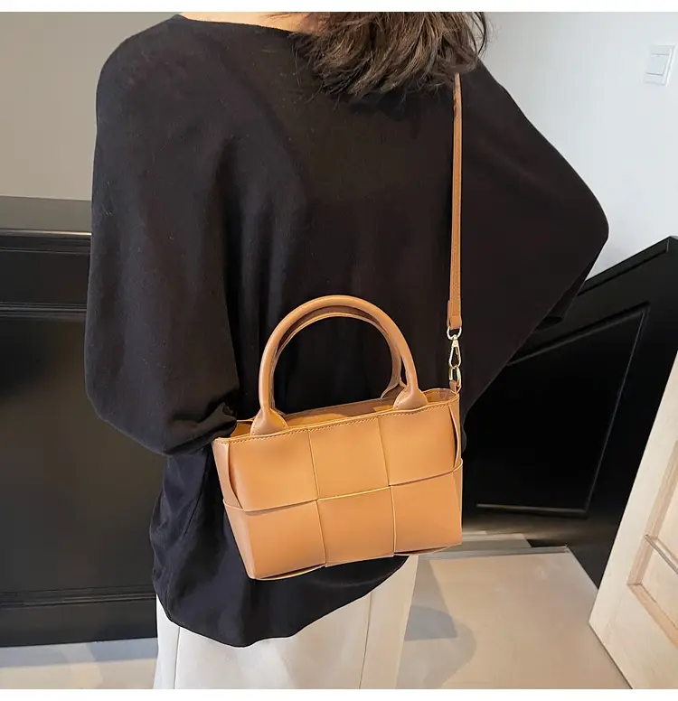 Black Woven Retro Handheld Bucket Bag for Women — feature 44