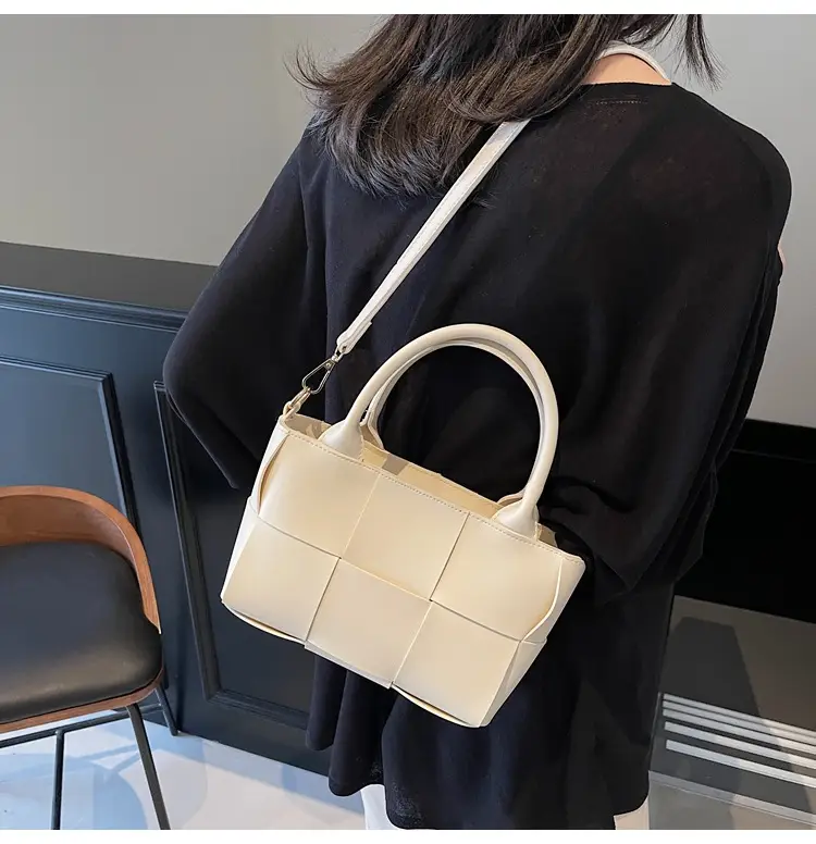 Black Woven Retro Handheld Bucket Bag for Women — feature 48