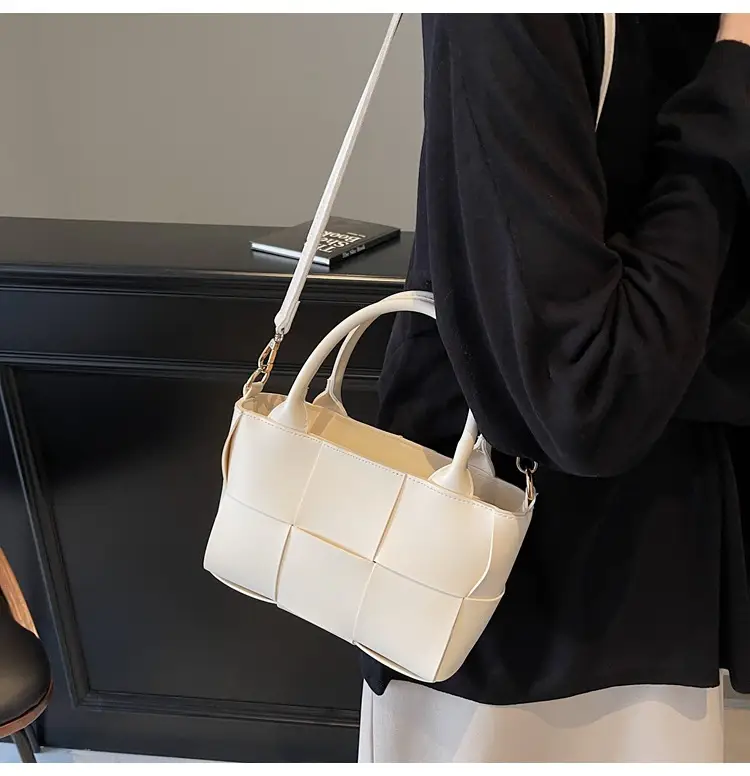Black Woven Retro Handheld Bucket Bag for Women — feature 50