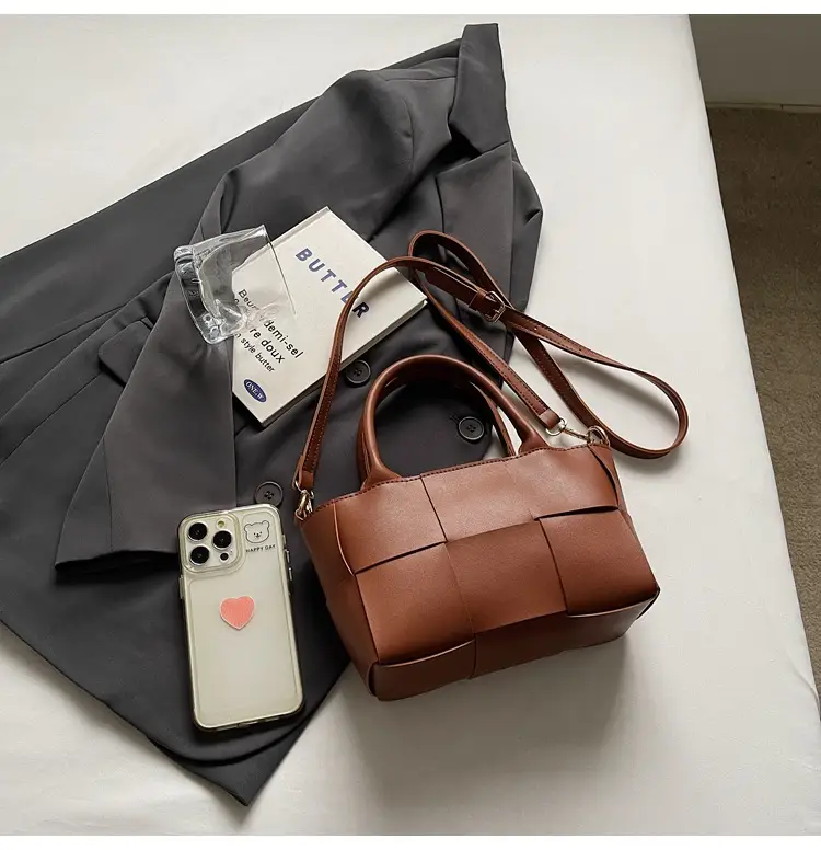 Black Woven Retro Handheld Bucket Bag for Women — feature 6