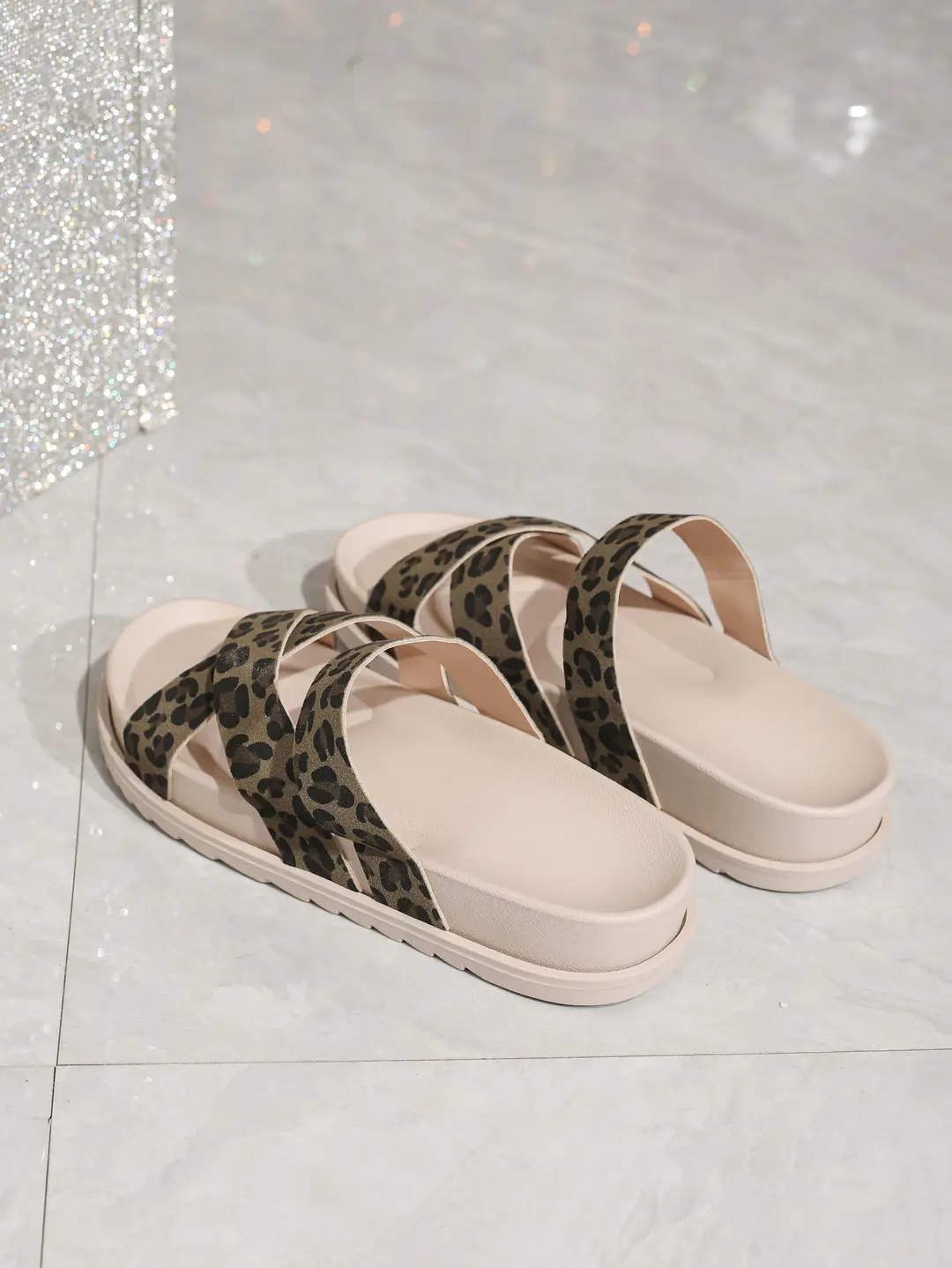 Slip-On Slippers for Home and Outdoor Wear, Black Cross-Strap Flat Shoes, Simple Double-Layer Ivory White Flat Shoes, New Summer Style — feature 4