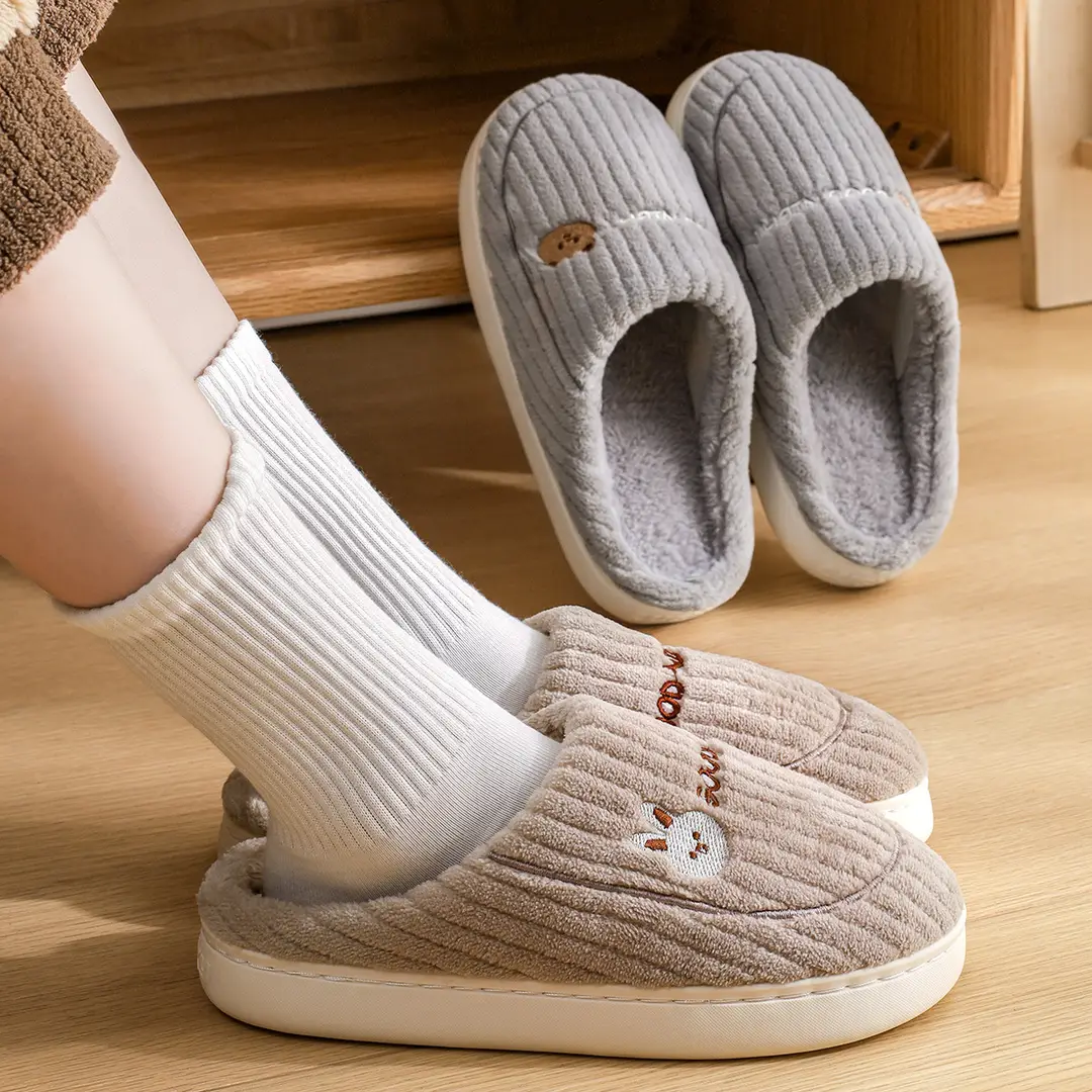 Cotton Slippers for Women, Winter Indoor Home Warm Wool Slippers for Men, Tpr Non-Slip Winter Couple Cotton Slippers Wholesale
