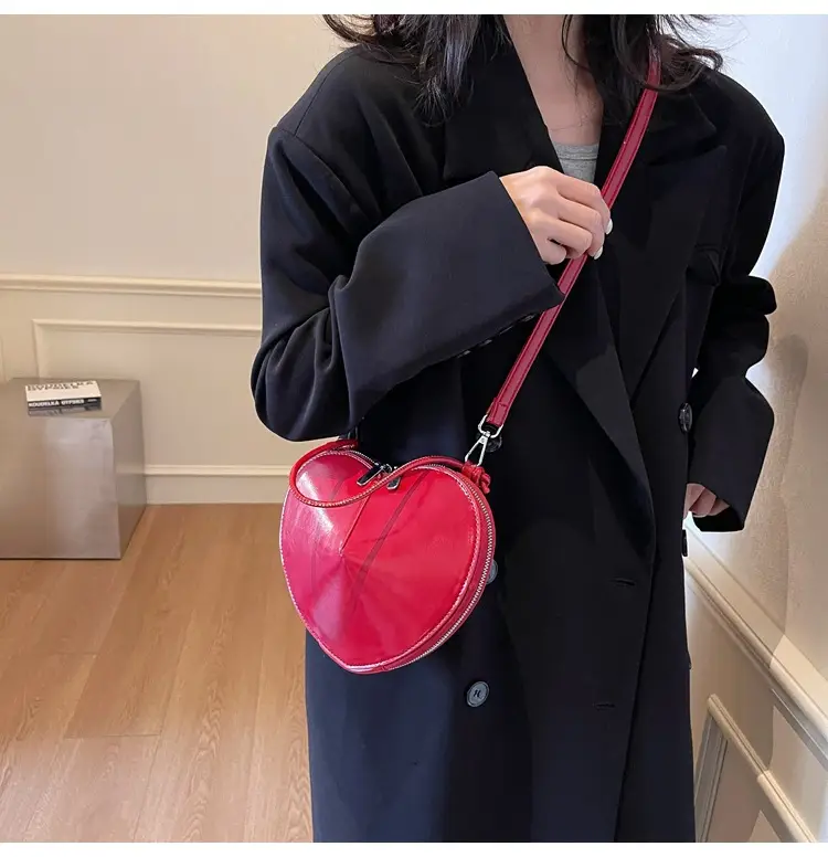 Red Heart-Shaped Women's Shoulder Bag — feature 16