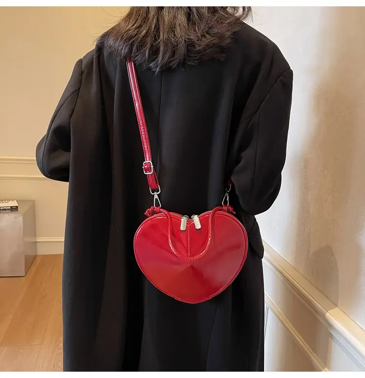 Red Heart-Shaped Women's Shoulder Bag — feature 17