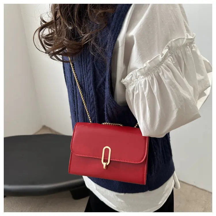 Red Western-style Korean Shoulder Bag 2025 — feature 13