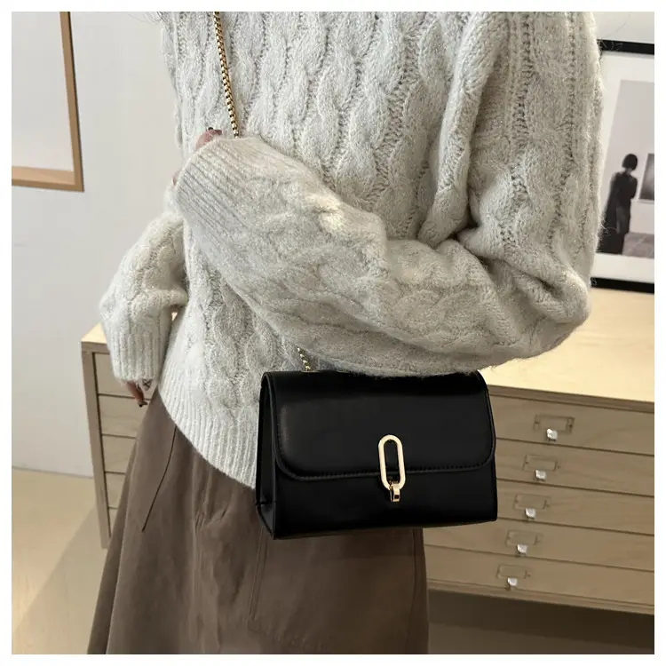 Red Western-style Korean Shoulder Bag 2025 — feature 18