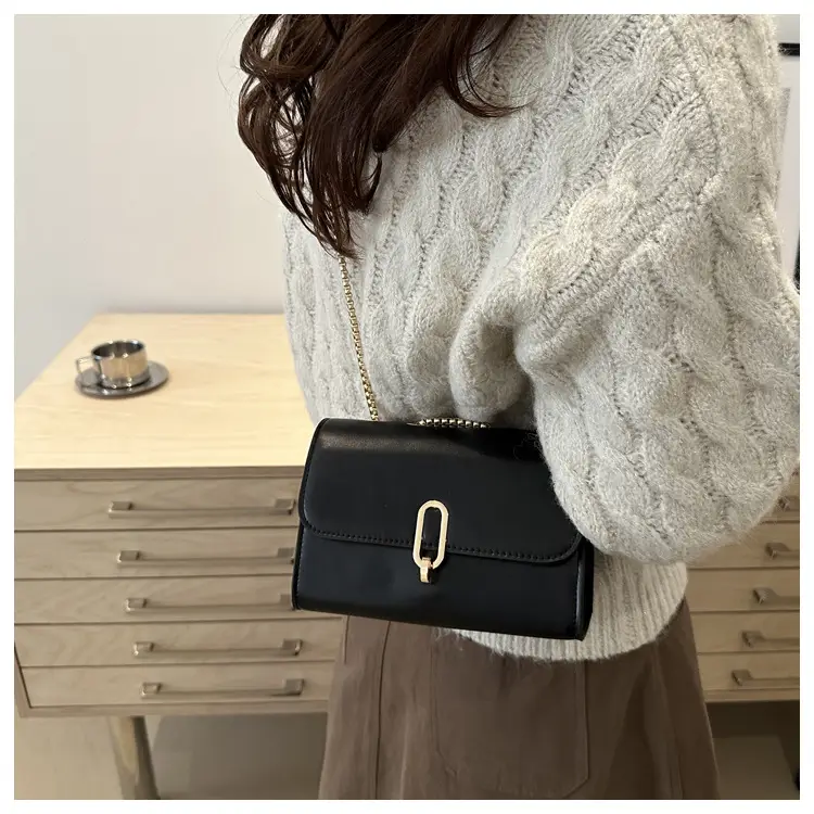 Red Western-style Korean Shoulder Bag 2025 — feature 19