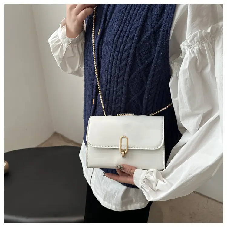 Red Western-style Korean Shoulder Bag 2025 — feature 9