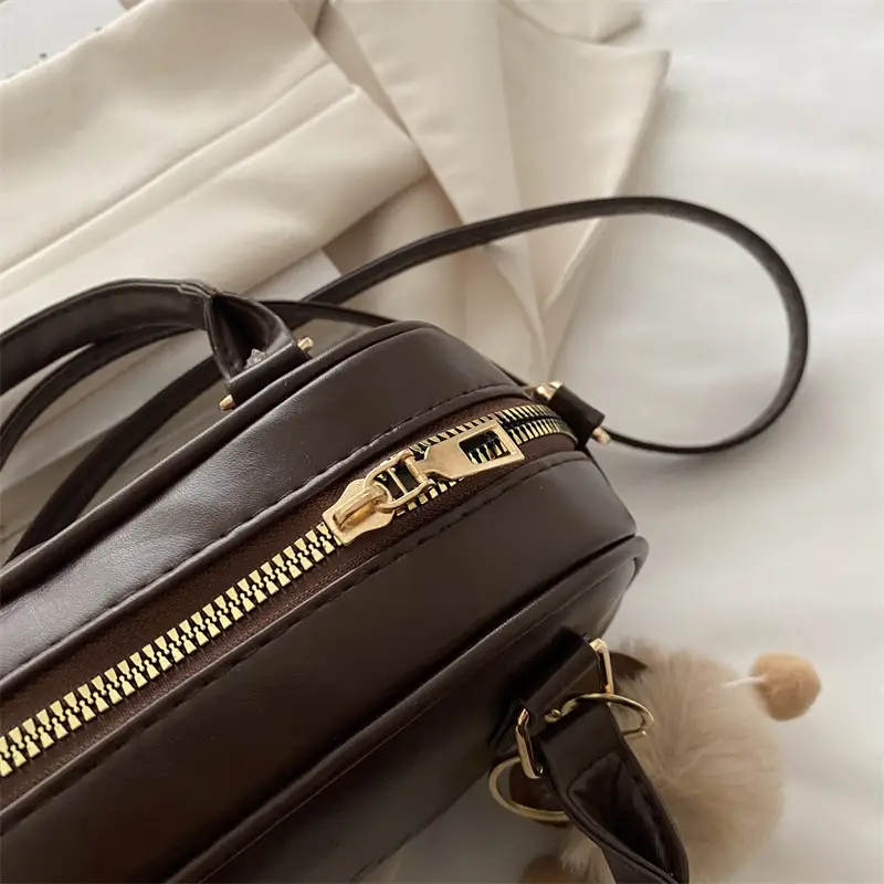 Retro Brown Leather Shoulder Bag with Gold Zip - Image 10