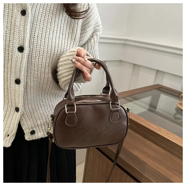 Retro Brown Leather Shoulder Bag with Gold Zip — feature 15