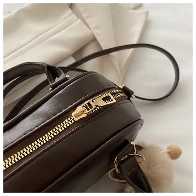 Retro Brown Leather Shoulder Bag with Gold Zip — feature 36