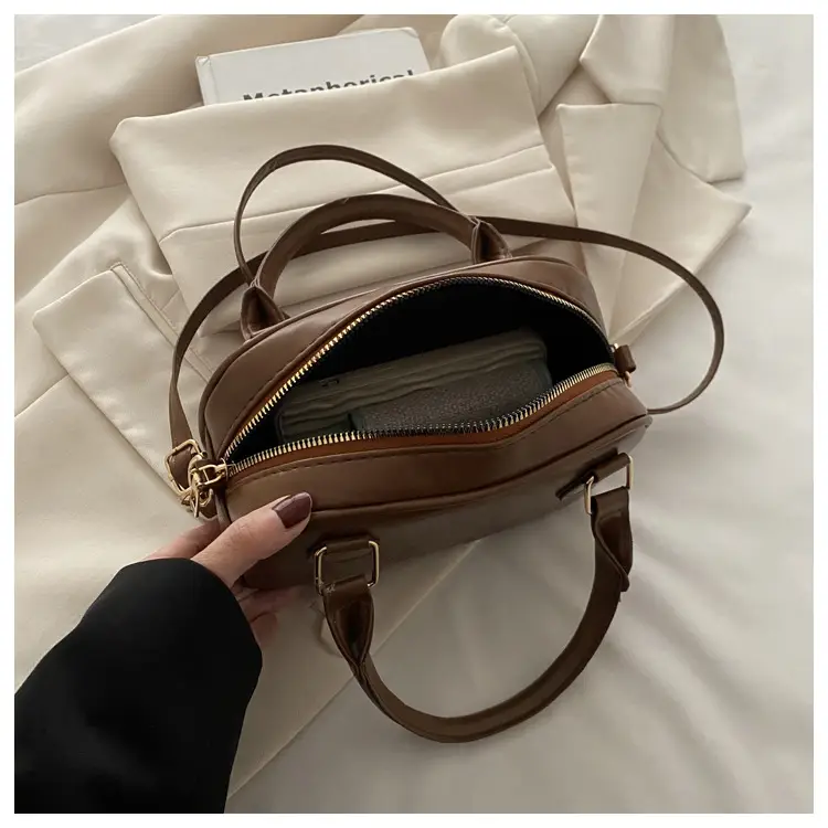 Retro Brown Leather Shoulder Bag with Gold Zip — feature 40