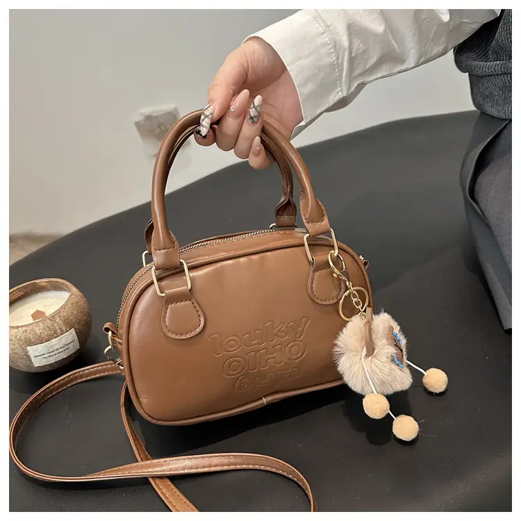 Retro Brown Leather Shoulder Bag with Gold Zip — feature 42