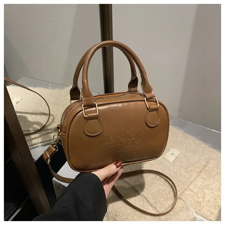 Retro Brown Leather Shoulder Bag with Gold Zip - Image 2