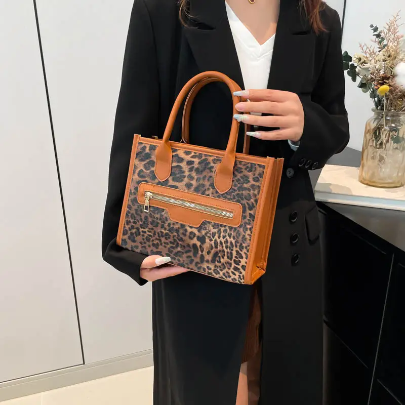 European Leopard Print Large Capacity Women's Shoulder Bag - Image 7