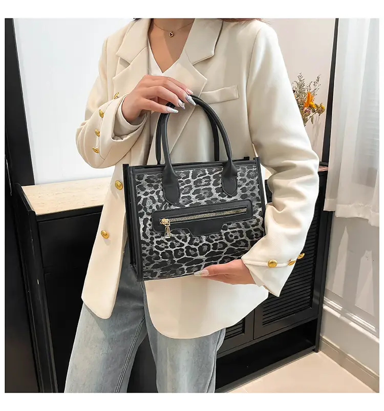 European Leopard Print Large Capacity Women's Shoulder Bag — feature 12