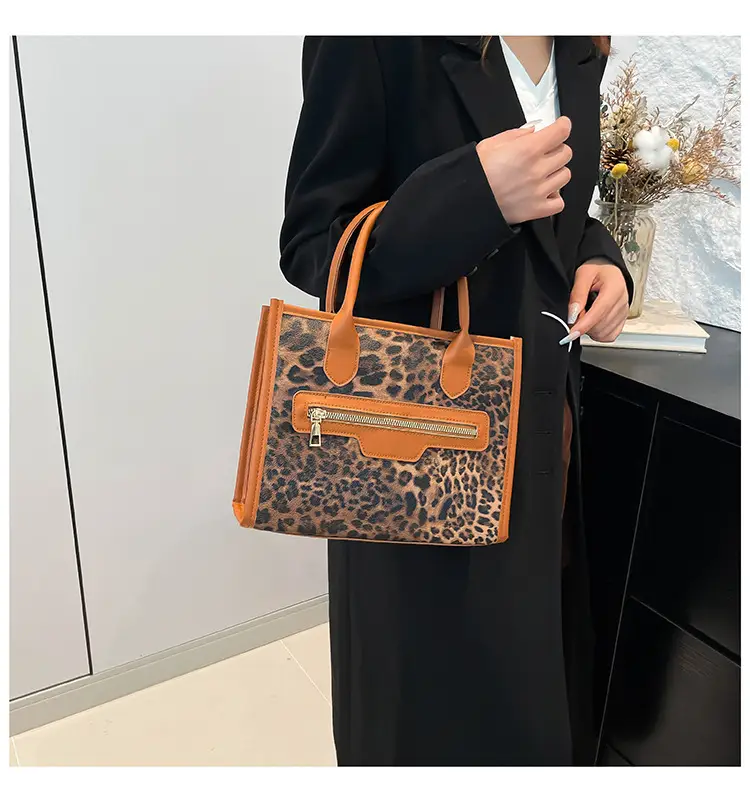 European Leopard Print Large Capacity Women's Shoulder Bag — feature 17