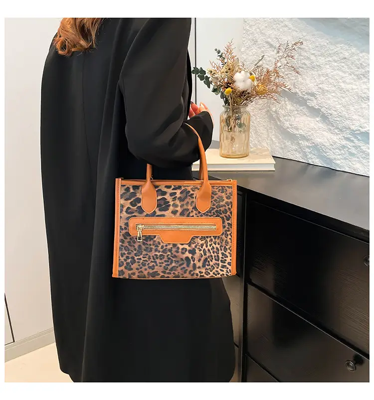 European Leopard Print Large Capacity Women's Shoulder Bag — feature 18