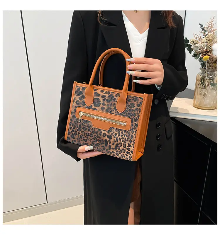 European Leopard Print Large Capacity Women's Shoulder Bag — feature 19