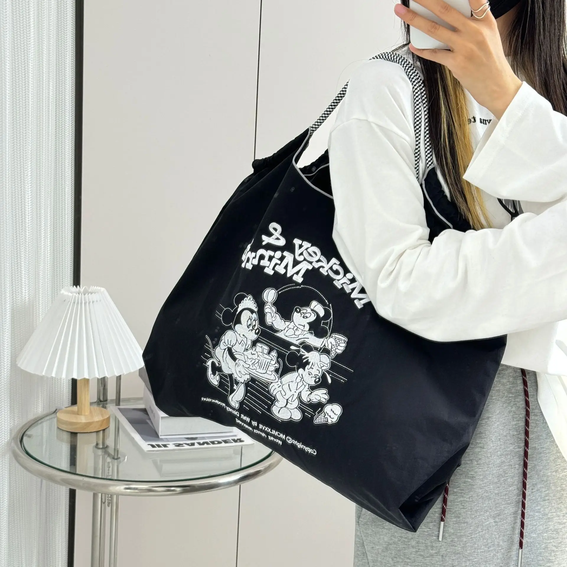 2025 Cartoon Mickey Mouse Embroidered Black Shoulder Bag — feature 5