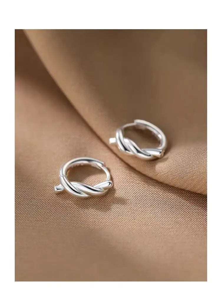Silver High-end Rope Ear Buckle Earrings for Women — feature 3