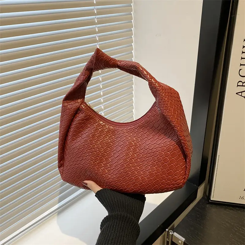 Retro Woven Diamond Handbag for Women - Image 5