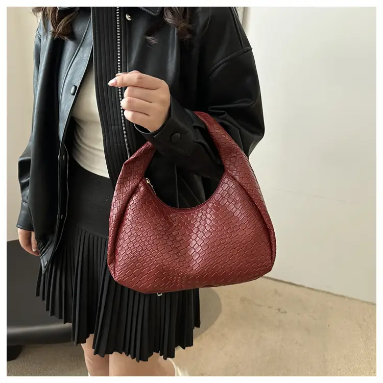 Retro Woven Diamond Handbag for Women — feature 15