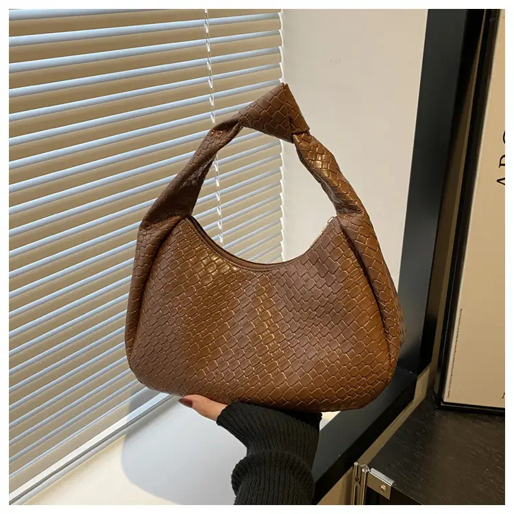 Retro Woven Diamond Handbag for Women — feature 18