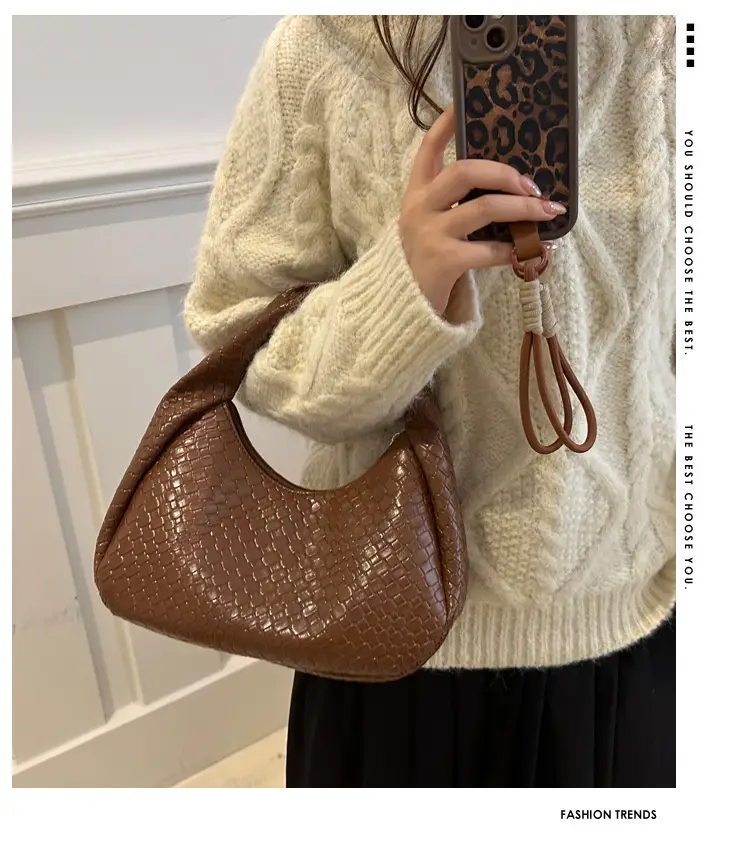 Retro Woven Diamond Handbag for Women — feature 2