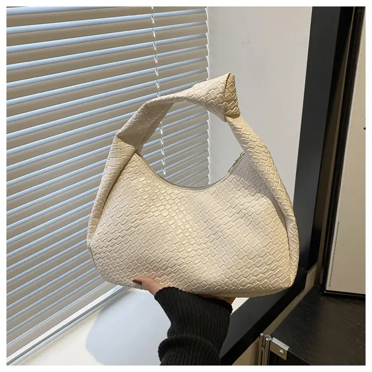 Retro Woven Diamond Handbag for Women — feature 20
