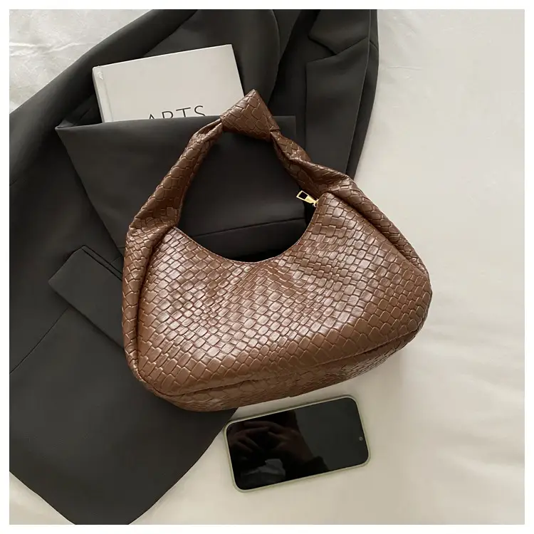 Retro Woven Diamond Handbag for Women — feature 8
