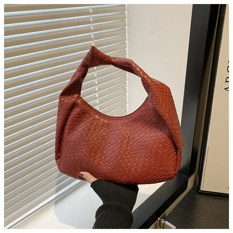 Retro Woven Diamond Handbag for Women - Image 3