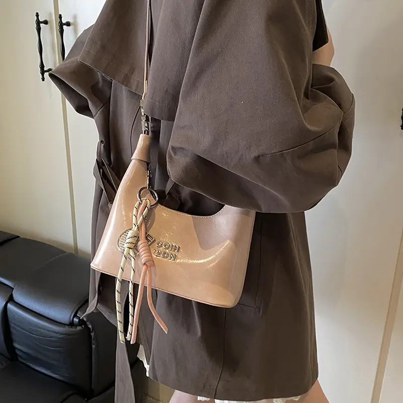 Women's Pink Leather Shoulder Bag with Rope Handle - Image 4