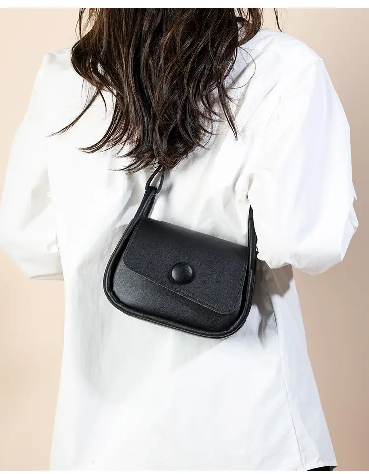 New Style Women's Black Crossbody Bag with Cute Bear Charm — feature 6