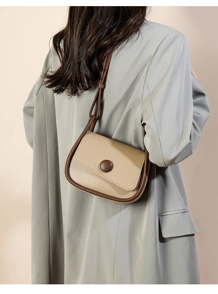 New Style Women's Black Crossbody Bag with Cute Bear Charm — feature 8