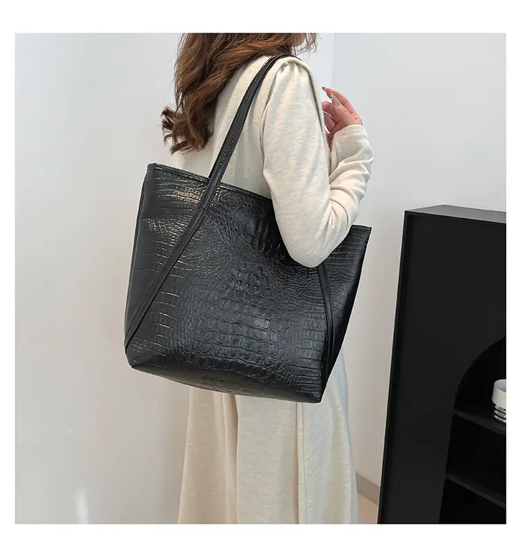 Textured Black Underarm Bag Women 2025 New Commute — feature 9