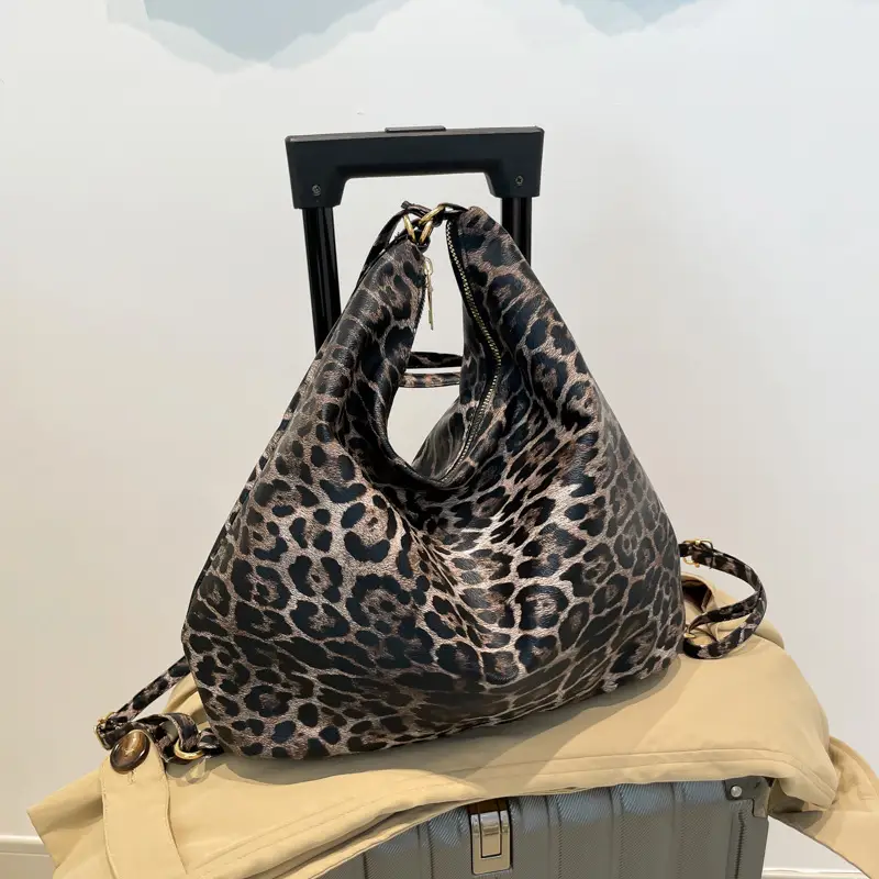 Leopard Print Women's Large Capacity Tote Bag - Image 3