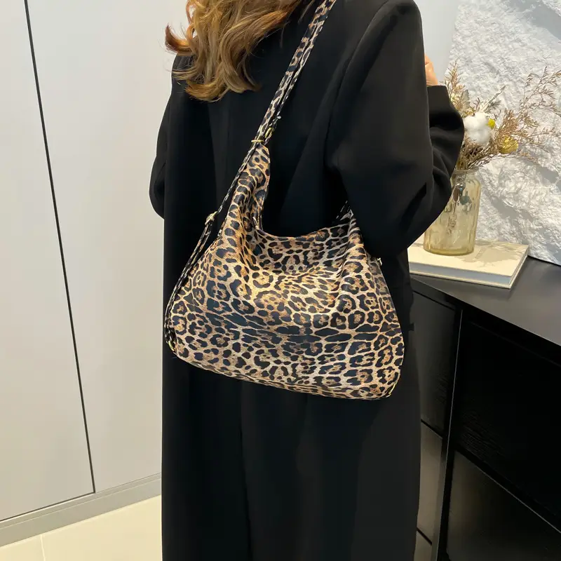 Leopard Print Women's Large Capacity Tote Bag - Image 6