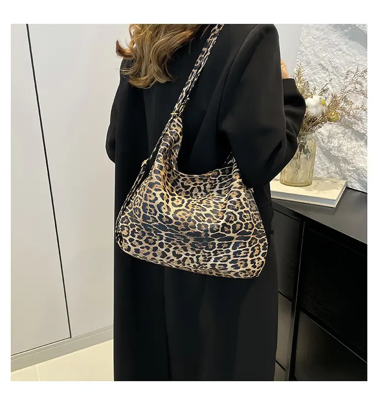 Leopard Print Women's Large Capacity Tote Bag — feature 11