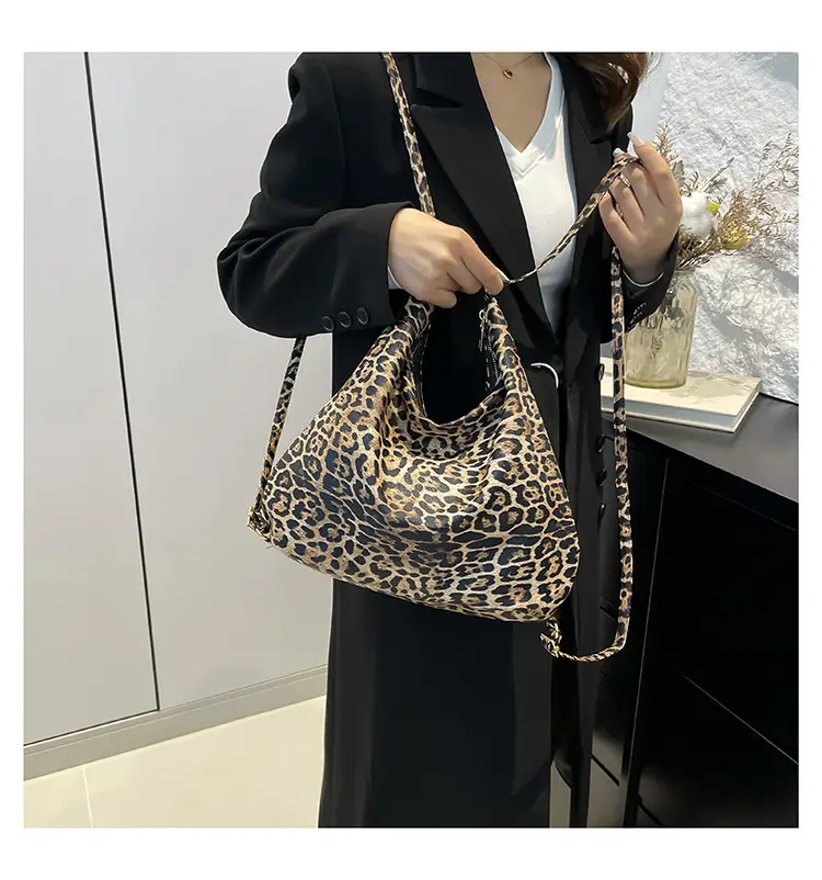 Leopard Print Women's Large Capacity Tote Bag — feature 14